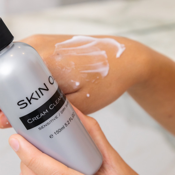 Sữa Rửa Mặt Skin O2 Cream Cleanser-san-pham/skin-o2-cream-cleanser/so2-cream-cleanser-image-product-modelapplying-025.jpg