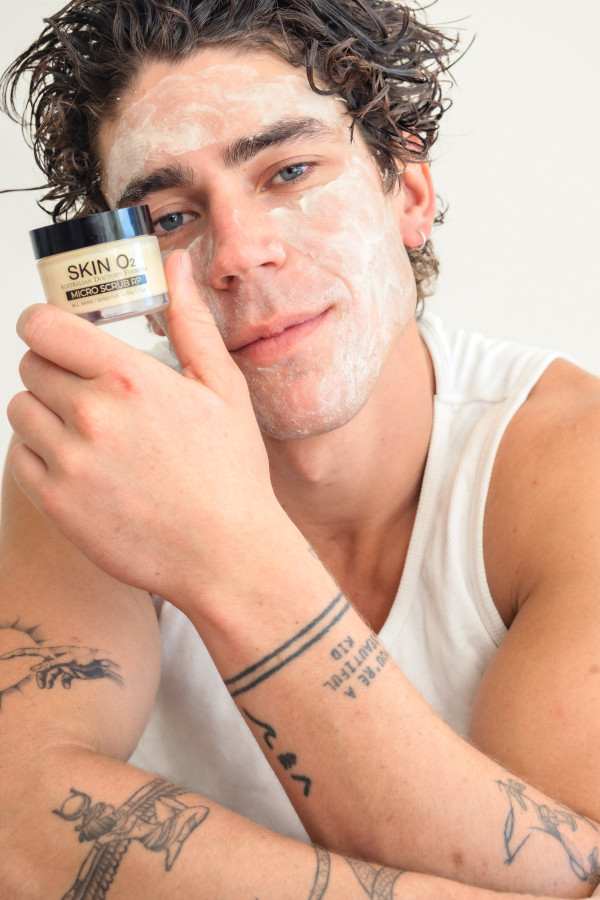 Tẩy Tế Bào Chết Skin O2 Micro Scrub RP-san-pham/skin-o2-micro-scrub-rp/so2-micro-scrub-exfoliator-rp-image-product-malemodeltexture-004.jpg